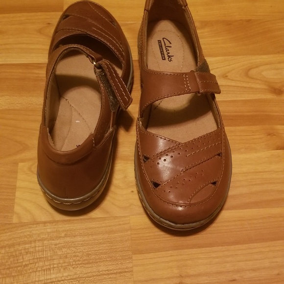 Clarks - Picture 3 of 7